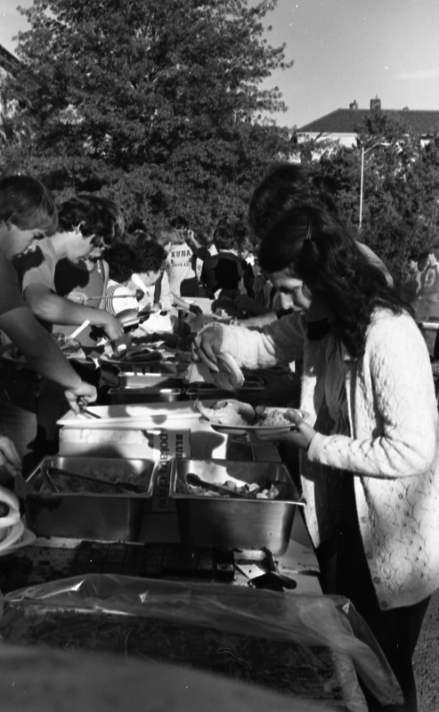 1980 New Students, BBQ 07
