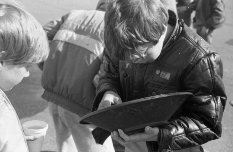 1985 Ackerman Elementary School, Panning for Gold 04