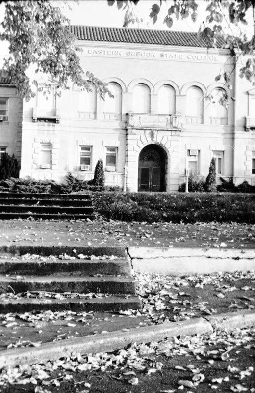 1979 Inlow Hall Entrance 1