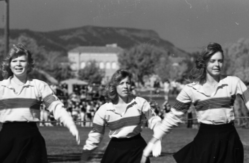 1977 Cheerleaders 09