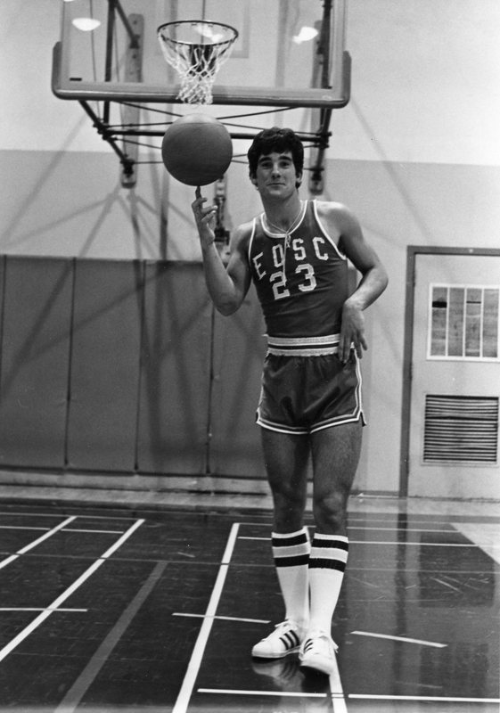 1977 Basketball Player 01