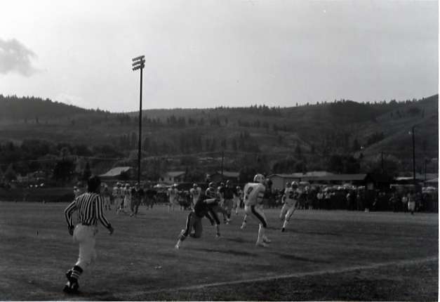 1983 Homecoming, Game 01
