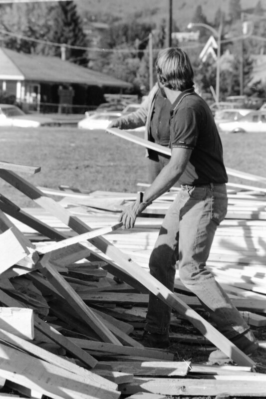 1987 Homecoming Bonfire Set-up 10