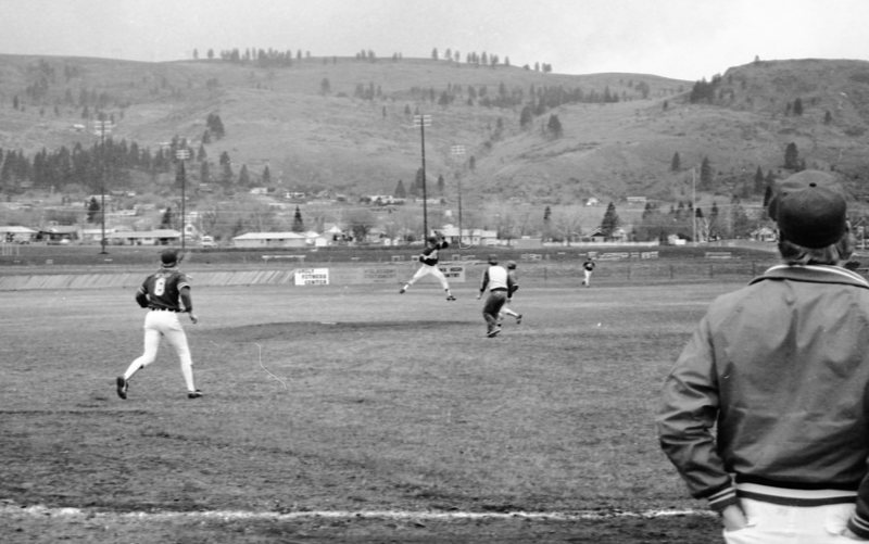 1983 Baseball Action 01