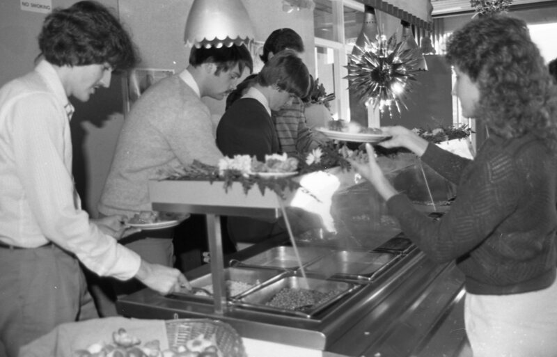 1984 Students Serve Thanksgiving Dinner for Senior Citizens 23