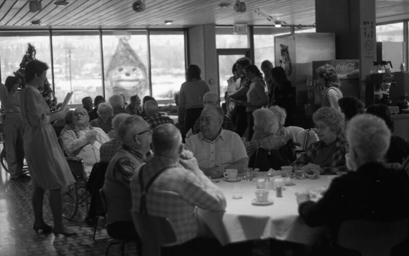 1983 Students Serve Elderly 04