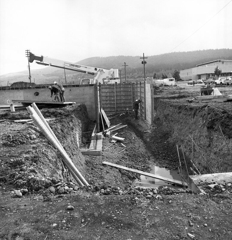 1972 Hoke Hall Construction 05