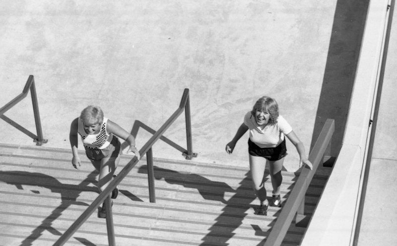 1984 Students, Outdoors, Campus Scenes 01