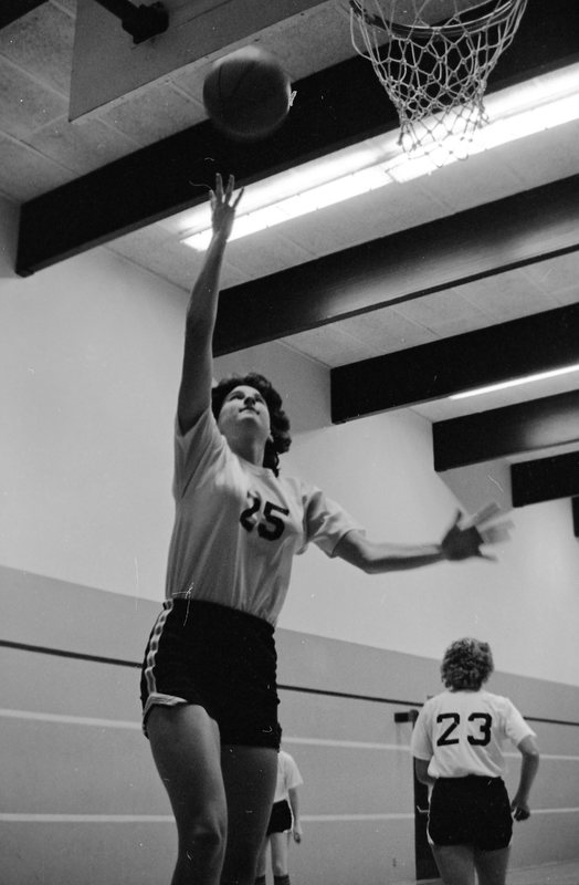 1980 Women's Basketball Action 05
