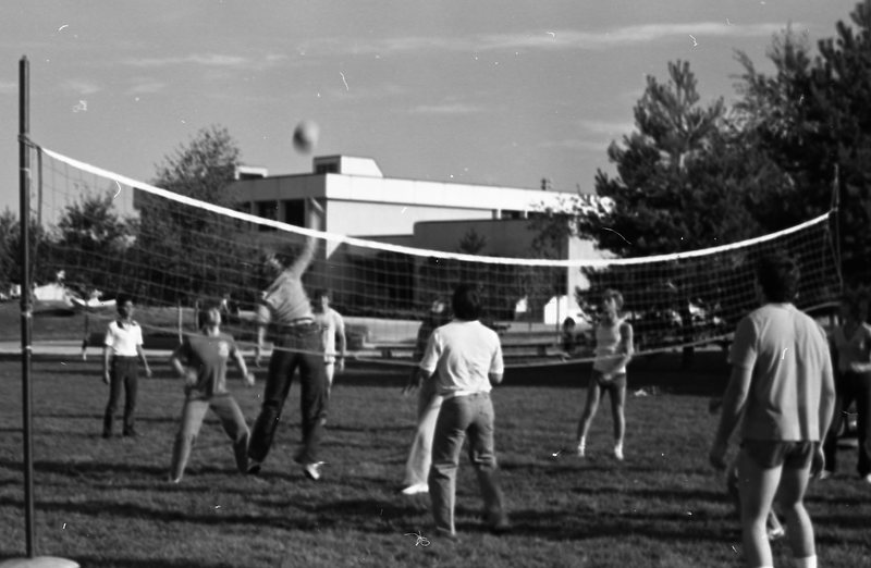 1981 Volleyball, New Students 10