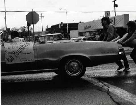 1985 Octoberfest Parade, Car Pushing 01