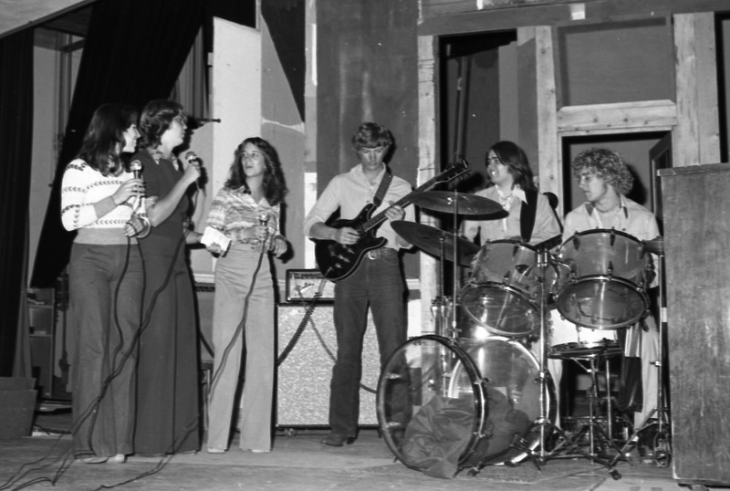 1976-77 Ambassadors 01