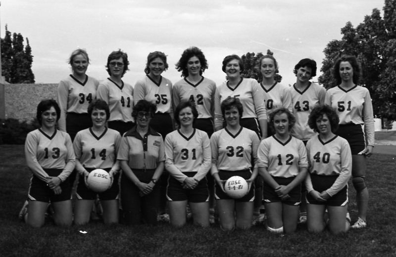1981 Volleyball Team 01