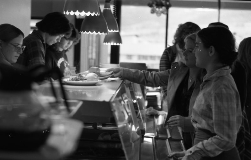 1981 Students Serve Elderly 09