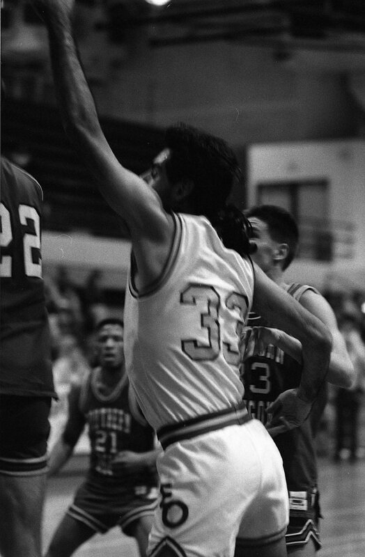 1991 Men's Basketball Action, Southern Oregon at EOSC 20
