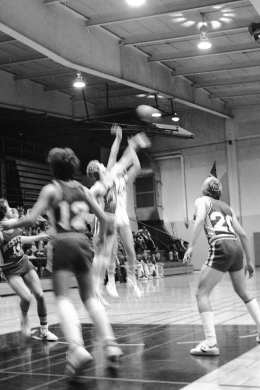 1983 Men's Basketball Action 07