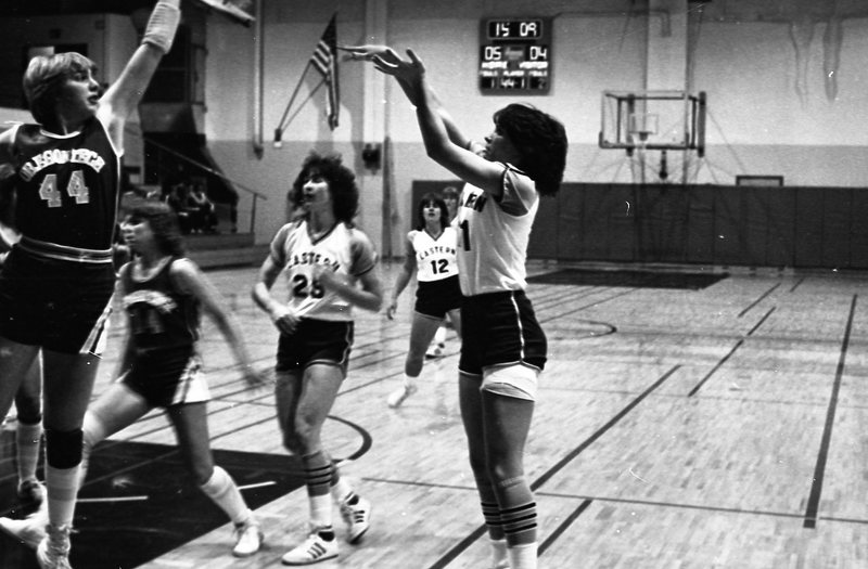 1982 Women's Basketball, EOSC vs. Oregon Tech, Action 01