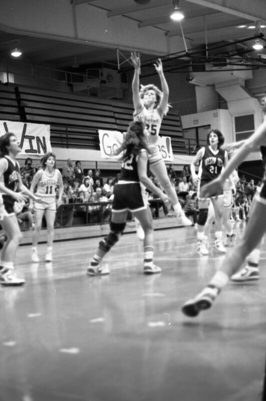 1988 Women's Basketball Action, Oregon Tech at EOSC 28