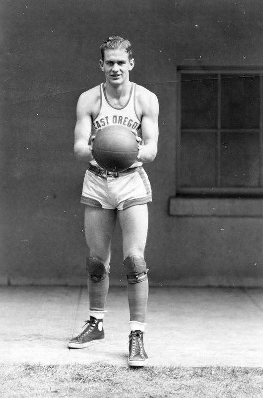 1945-46 Basketball Player 6