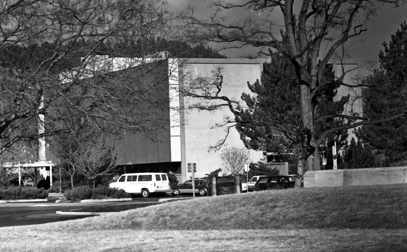 1987 Badgley Hall, Side 03