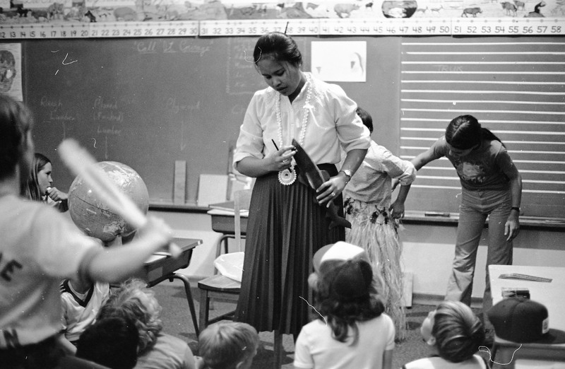 1981 Ackerman Elementary Classroom, Micronesian Program 07