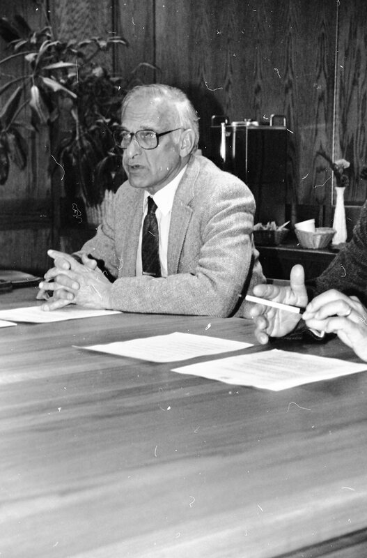 1987 Meeting, Signing 07