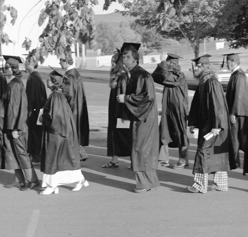 1975 Graduation, Graduates Walk 01