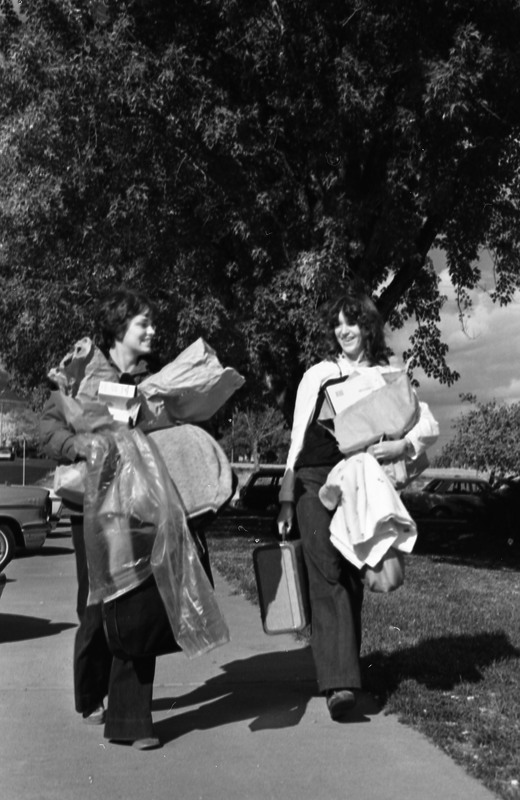 1977 Residence Life, Moving In