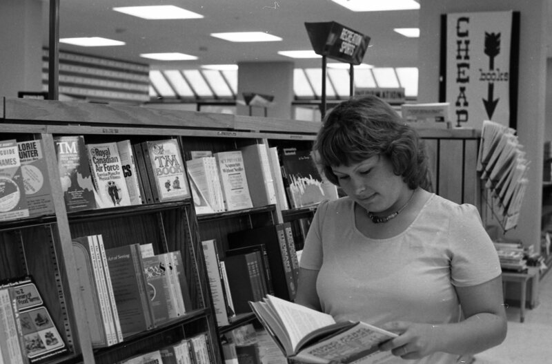 1976 Hoke Hall Bookstore 05