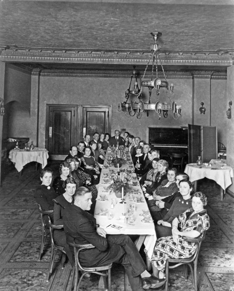 La Grande, Banquet