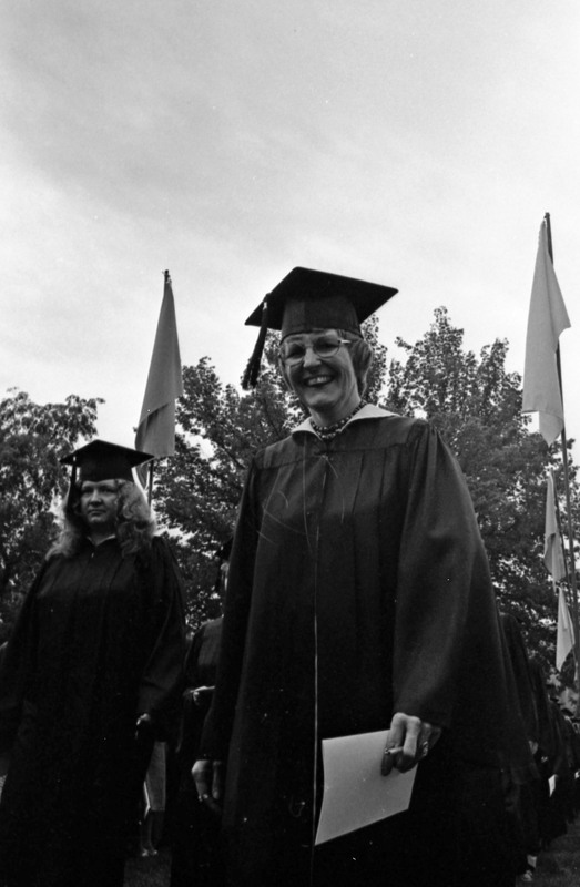 1977 Graduation, Graduates Walk 03