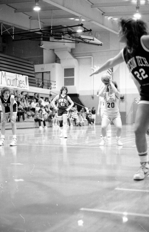 1988 Women's Basketball Action, Oregon Tech at EOSC 06
