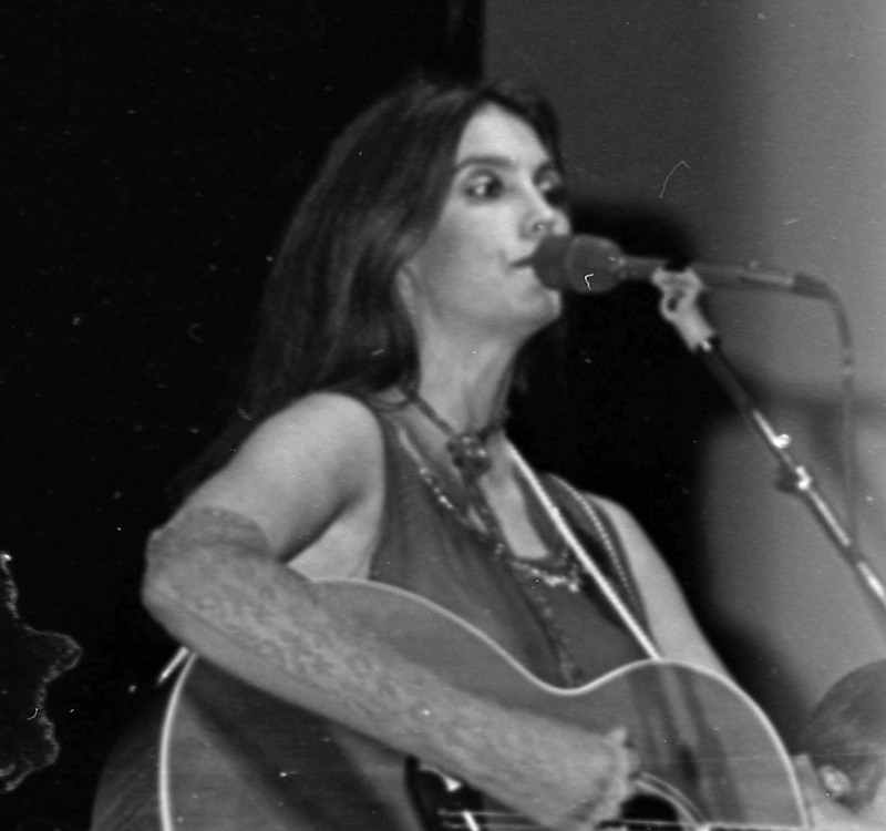 1982 Concert, Emmylou Harris 04