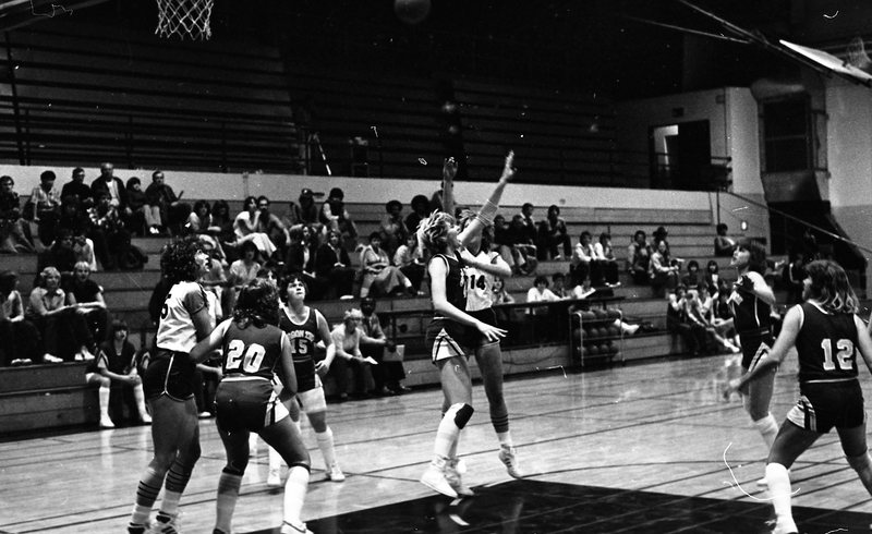 1982 Women's Basketball, EOSC vs. Oregon Tech, Action 11