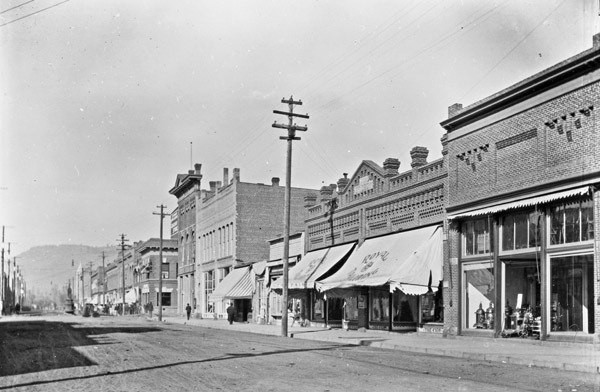 La Grande, Street Scene 40