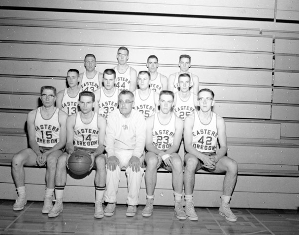 1958-59 Basketball Team 1-2