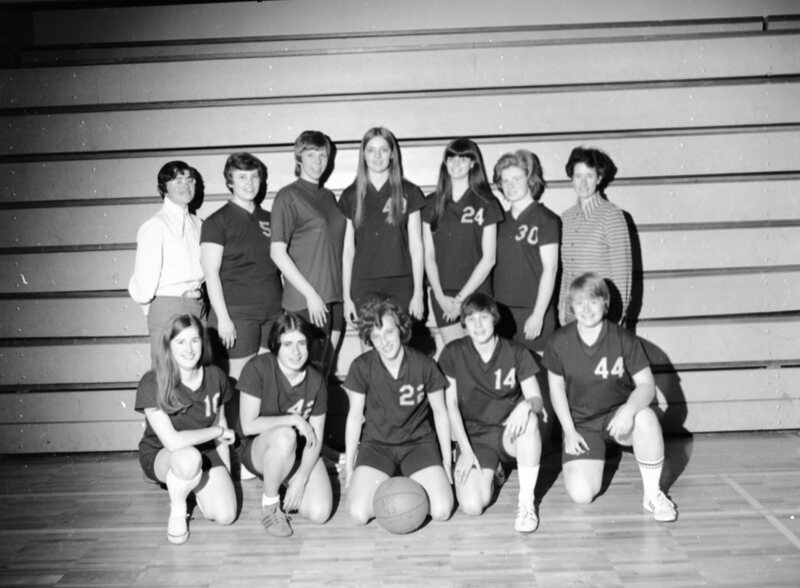1972 Women's Basketball Team 04