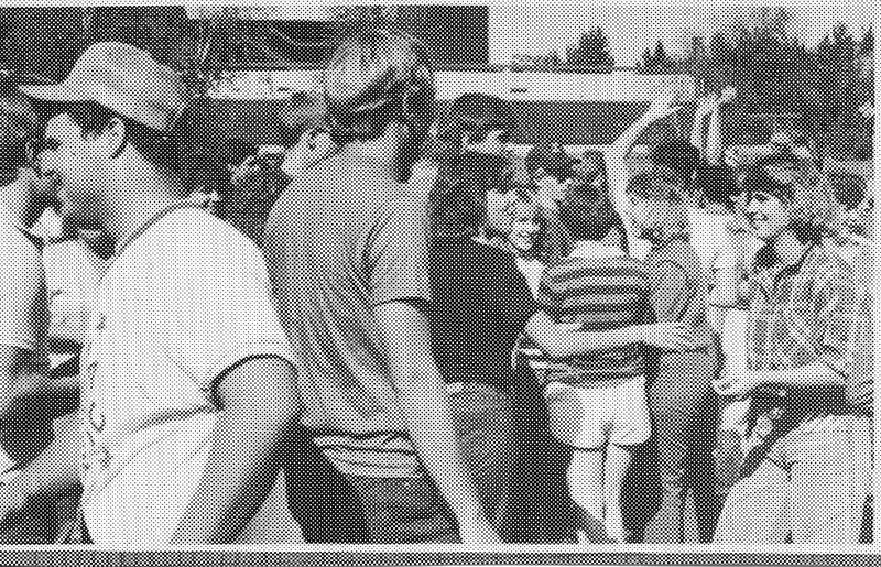 80's Students, Crowd