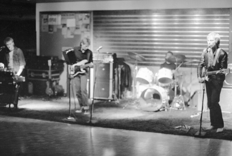 1983 Dance, Live Band 02