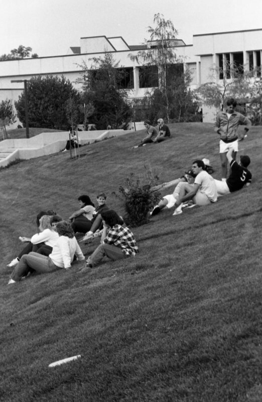1985 Volleyball, New Students 05