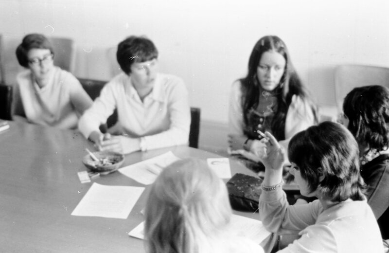 1972 Students, Faculty Meeting 04