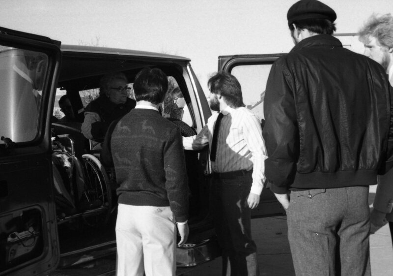 1984 Students Serve Thanksgiving Dinner for Senior Citizens 06