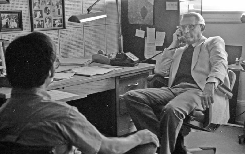 1985 September, Student Consults Professor 01