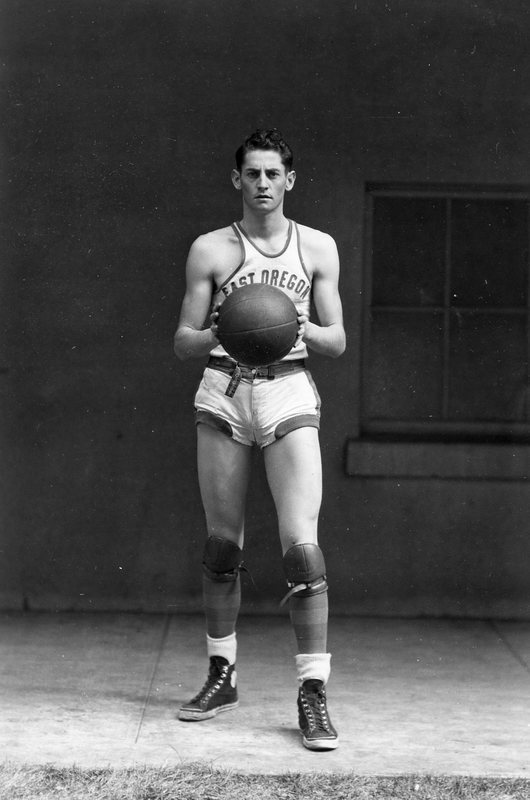 1945-46 Basketball Player 7