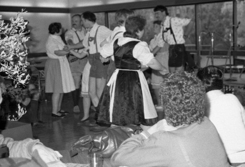 1985 Octoberfest, Folk Dancing 01
