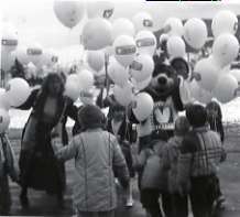 1986 Ackerman Elementary School,  Balloons 01