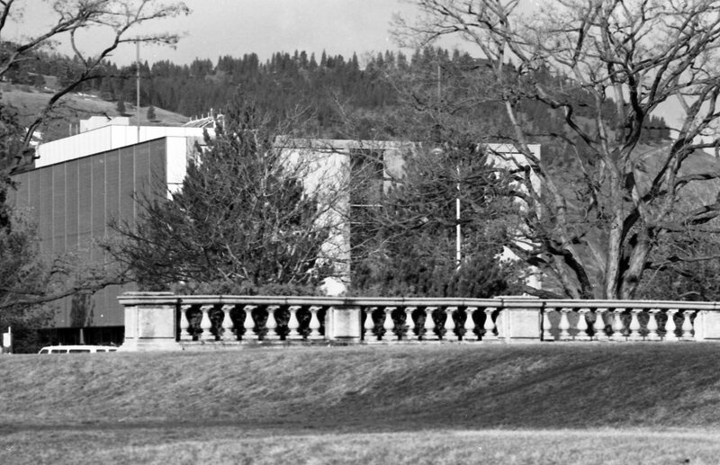 1987 Badgley Hall, Side 02