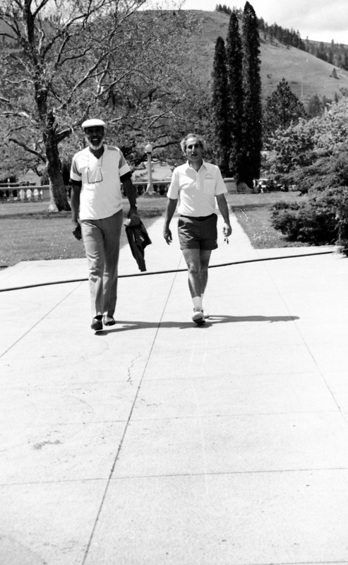 1988 Employees, Walking 03