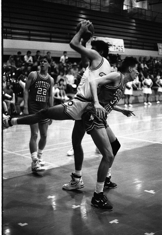 1991 Men's Basketball Action, Southern Oregon at EOSC 07