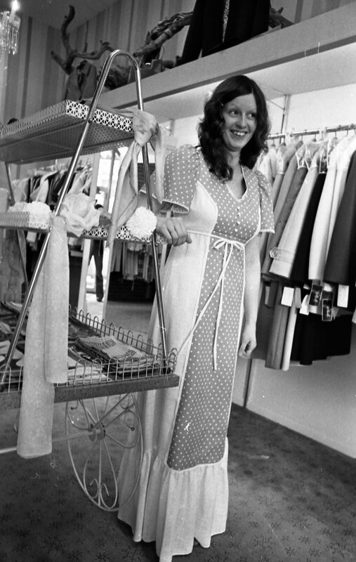 1974 Shopping, Student A 03